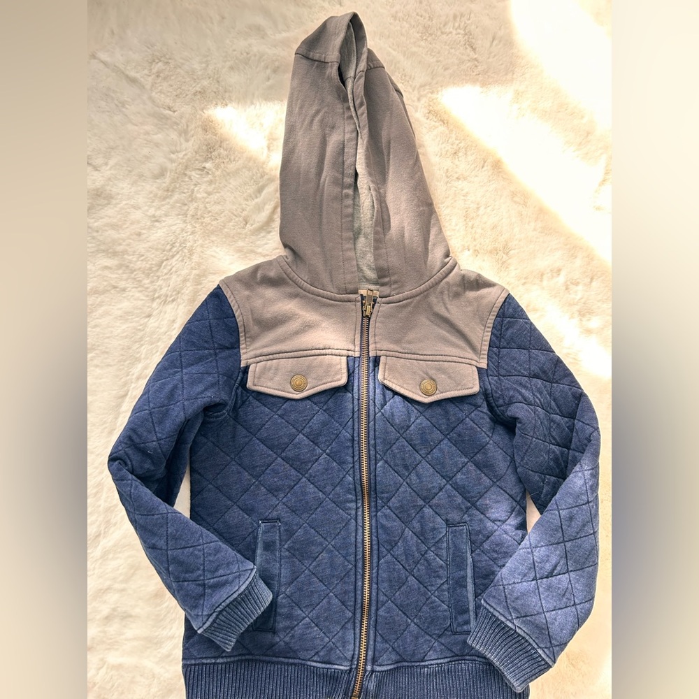 Tucker + Tate hoodie light jacket fall spring
Quilted Zip up, pockets
Size 6